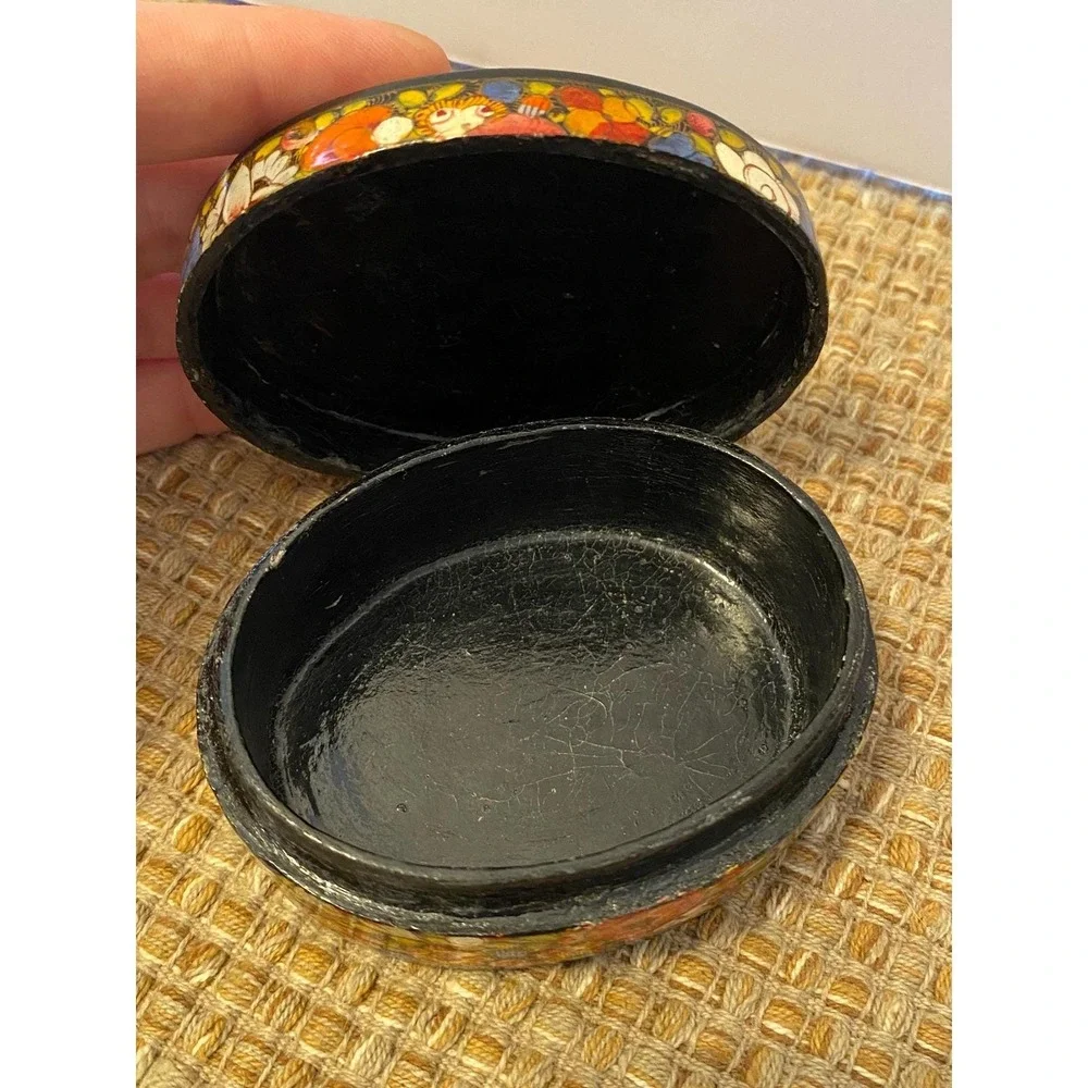 Vintage Kashmir India Hand Painted Floral Papier Mache Trinket Box‎ Oval Lacquer